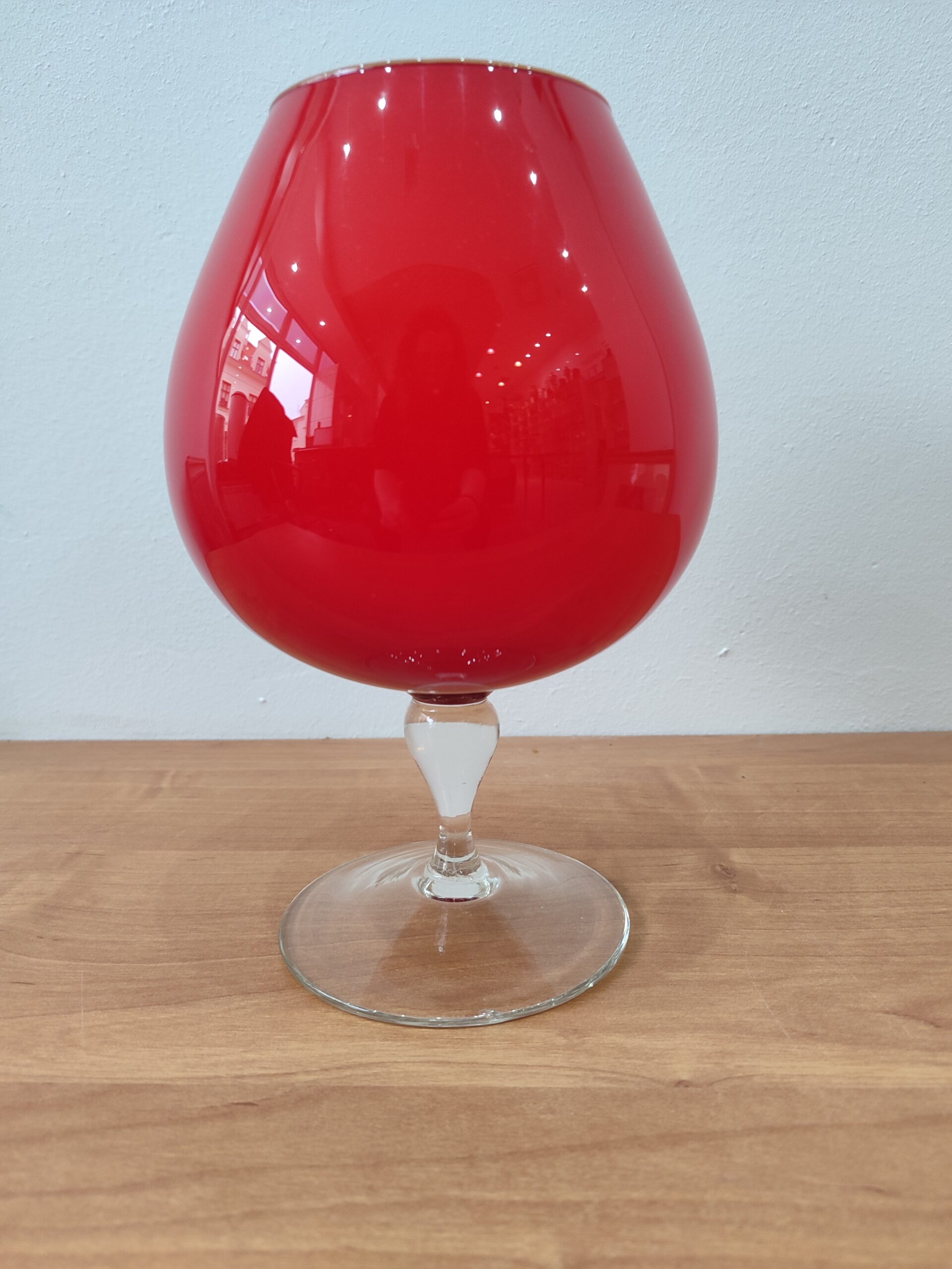 Kielich dekoracyjny z czerwonego szkła 24 cm – elegancka ozdoba i świecznik